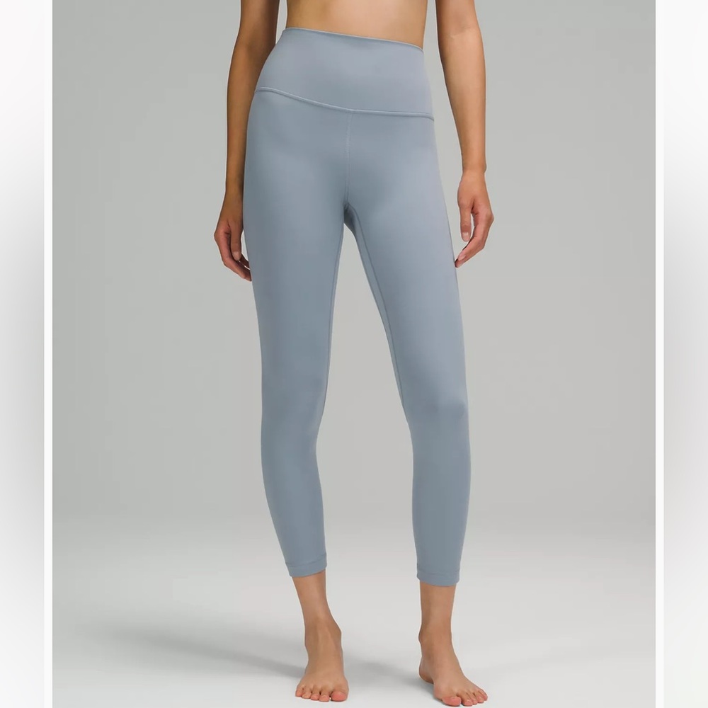 25” Chambray Lululemon Align Leggings. Size 6
